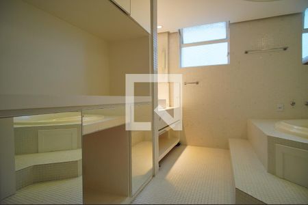Apartamento à venda com 214m², 3 quartos e 1 vagaBanheiro Corredor