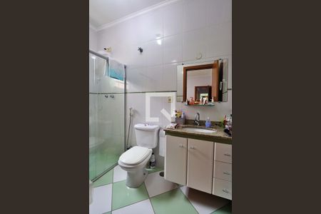 Banheiro da Suíte de casa à venda com 2 quartos, 170m² em Vila Scarpelli, Santo André