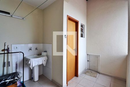 Casa à venda com 170m², 2 quartos e 2 vagasTerraço