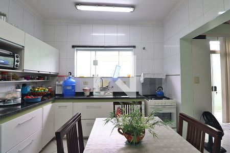 Casa à venda com 170m², 2 quartos e 2 vagasCozinha