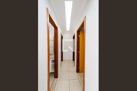 Corredor de apartamento para alugar com 3 quartos, 80m² em Estoril, Belo Horizonte