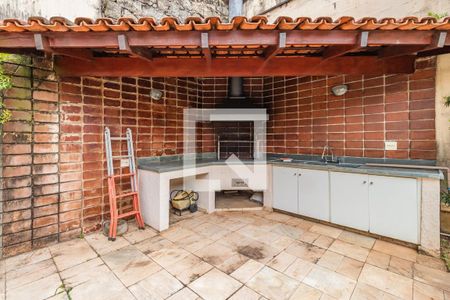 Casa de condomínio à venda com 330m², 4 quartos e 4 vagasQuintal