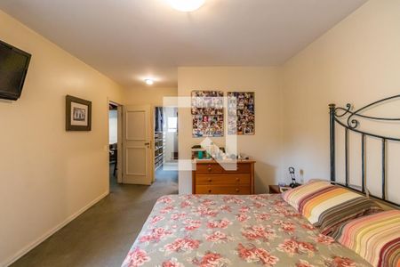 Casa de condomínio à venda com 330m², 4 quartos e 4 vagasSuíte 2