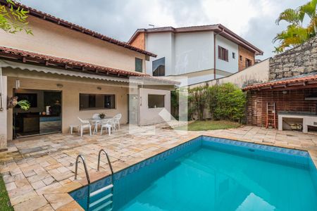 Casa de condomínio à venda com 330m², 4 quartos e 4 vagasQuintal