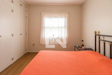 Casa de condomínio à venda com 330m², 4 quartos e 4 vagasQuarto 1