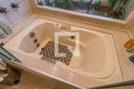 Casa de condomínio à venda com 330m², 4 quartos e 4 vagasDetalhe do Banheiro da Suíte 2