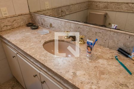 Casa de condomínio à venda com 330m², 4 quartos e 4 vagasDetalhe do Banheiro Social