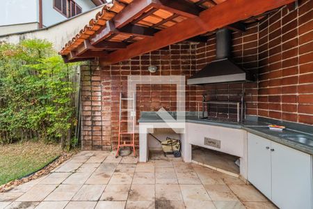 Casa de condomínio à venda com 330m², 4 quartos e 4 vagasQuintal