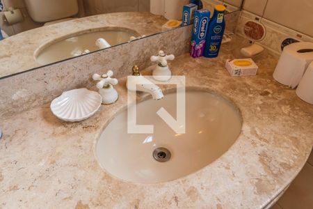 Casa de condomínio à venda com 330m², 4 quartos e 4 vagasDetalhe do Banheiro da Suíte 1