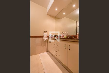 Casa de condomínio à venda com 330m², 4 quartos e 4 vagasBanheiro da Suíte 2