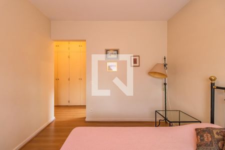 Casa de condomínio à venda com 330m², 4 quartos e 4 vagasSuíte 1