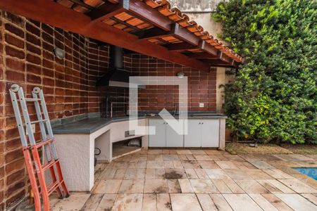 Casa de condomínio à venda com 330m², 4 quartos e 4 vagasQuintal