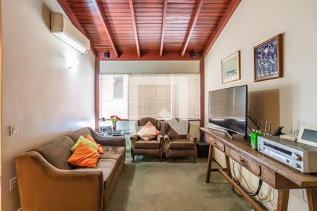 Casa de condomínio à venda com 330m², 4 quartos e 4 vagasSala Íntima