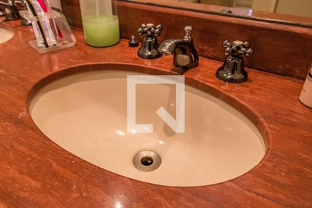 Casa de condomínio à venda com 330m², 4 quartos e 4 vagasDetalhe do Banheiro da Suíte 2