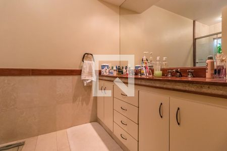 Casa de condomínio à venda com 330m², 4 quartos e 4 vagasBanheiro da Suíte 2