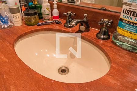 Casa de condomínio à venda com 330m², 4 quartos e 4 vagasDetalhe do Banheiro da Suíte 2