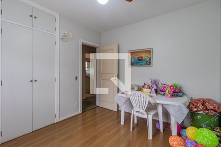 Casa de condomínio à venda com 330m², 4 quartos e 4 vagasQuarto 2