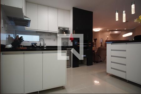 Casa à venda com 521m², 8 quartos e 8 vagasCozinha