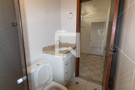 Banheiro de casa para alugar com 2 quartos, 49m² em Europa, Belo Horizonte