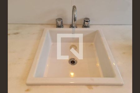 Casa à venda com 200m², 4 quartos e 3 vagasBanheiro social 01