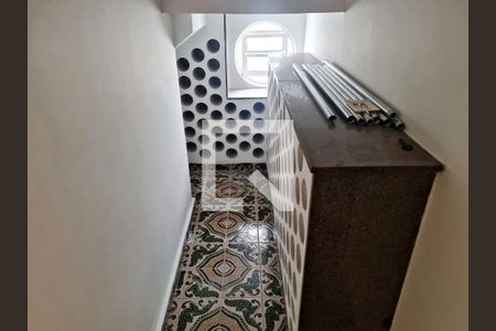 Sala /Adega de casa à venda com 4 quartos, 200m² em Vila Augusta, Guarulhos