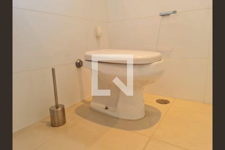 Casa à venda com 200m², 4 quartos e 3 vagasBanheiro social 01