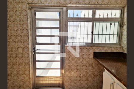 Casa à venda com 200m², 4 quartos e 3 vagasCozinha / Porta acesso para o Quintal