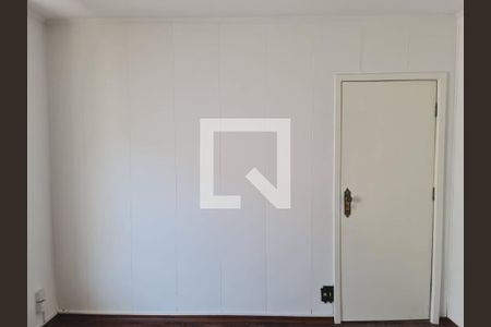 Casa à venda com 200m², 4 quartos e 3 vagasQuarto 4 / Porta acesso a area de Serviço