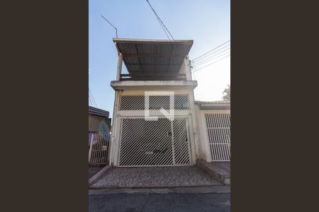 Casa à venda com 152m², 3 quartos e 1 vaga Casa à venda com 152m², 3 quartos e 1 vagaFachada