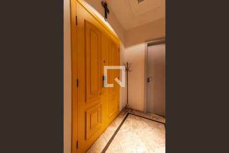 Apartamento à venda com 213m², 2 quartos e 4 vagasHall