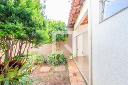 Vista de casa à venda com 3 quartos, 137m² em Chácara da Barra, Campinas