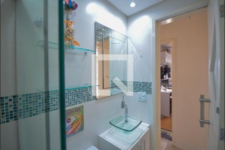 Apartamento à venda com 68m², 3 quartos e 1 vaga Apartamento à venda com 68m², 3 quartos e 1 vagaBanheiro Social