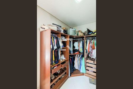 Casa à venda com 350m², 4 quartos e 2 vagasCloset da suíte 3