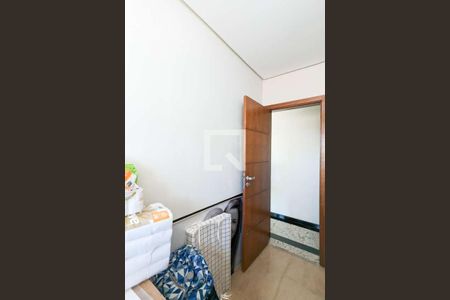 Casa à venda com 350m², 4 quartos e 2 vagasQuarto 2