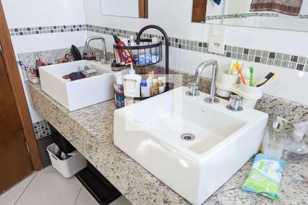 Casa à venda com 350m², 4 quartos e 2 vagasBanheiro da suíte 3