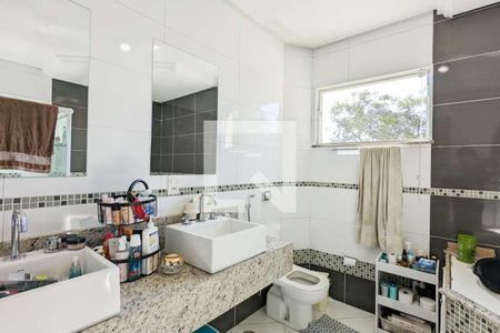 Casa à venda com 350m², 4 quartos e 2 vagasBanheiro da suíte 3