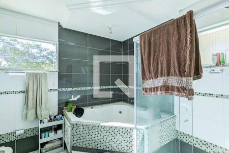 Casa à venda com 350m², 4 quartos e 2 vagasBanheiro da suíte 3