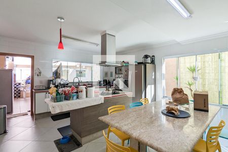 Casa à venda com 350m², 4 quartos e 2 vagasCozinha