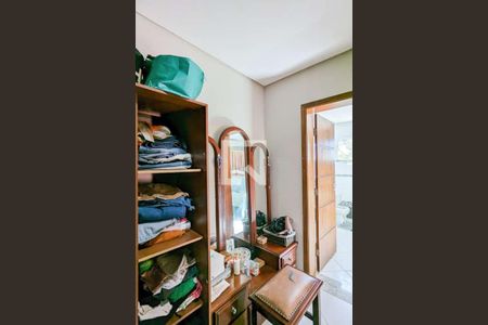 Casa à venda com 350m², 4 quartos e 2 vagasCloset da suíte 3