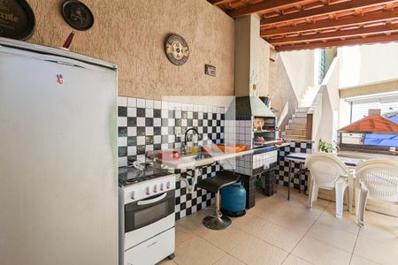 Casa à venda com 350m², 4 quartos e 2 vagasChurrasqueira e quintal