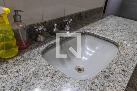 Casa de condomínio à venda com 360m², 4 quartos e 6 vagasDetalhe do Banheiro da Suíte 4