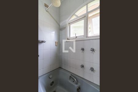 Casa de condomínio à venda com 360m², 4 quartos e 6 vagasDetalhe do Banheiro da Suíte 4