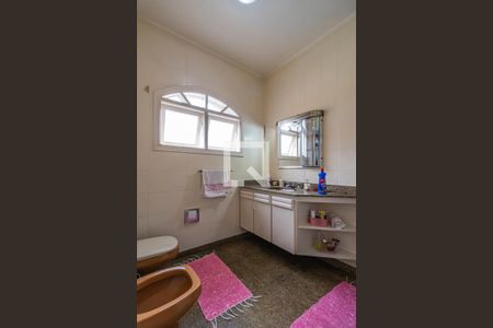 Casa de condomínio à venda com 360m², 4 quartos e 6 vagasBanheiro da Suíte 1