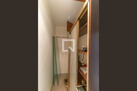 Apartamento para alugar com 100m², 2 quartos e 1 vaga Apartamento para alugar com 100m², 2 quartos e 1 vagaCloset