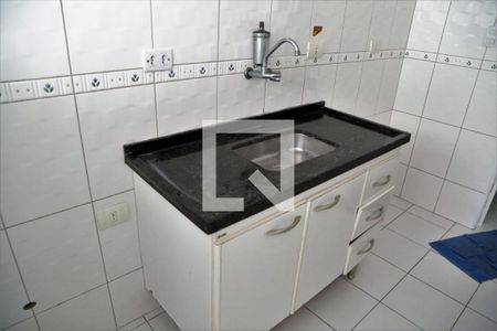 Detalhe cozinha de apartamento para alugar com 1 quarto, 38m² em Aviação, Praia Grande