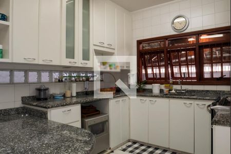 Casa à venda com 460m², 4 quartos e 4 vagas Casa à venda com 460m², 4 quartos e 4 vagasCozinha