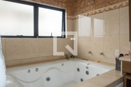 Casa à venda com 460m², 4 quartos e 4 vagas Casa à venda com 460m², 4 quartos e 4 vagasBanheiro da Suíte master