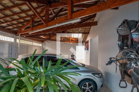 Casa à venda com 460m², 4 quartos e 4 vagas Casa à venda com 460m², 4 quartos e 4 vagasGaragem