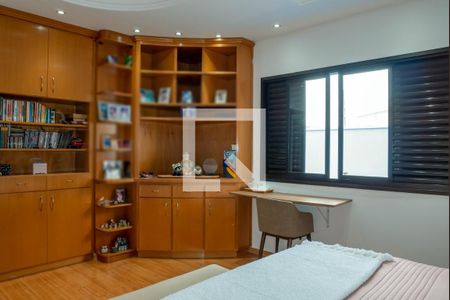 Casa à venda com 460m², 4 quartos e 4 vagas Casa à venda com 460m², 4 quartos e 4 vagasSuíte master