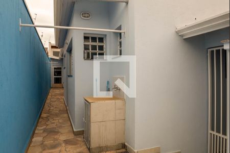 Casa à venda com 460m², 4 quartos e 4 vagas Casa à venda com 460m², 4 quartos e 4 vagasLateral direita